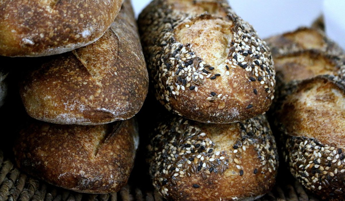 How to Bake a Soft White Loaf at Home